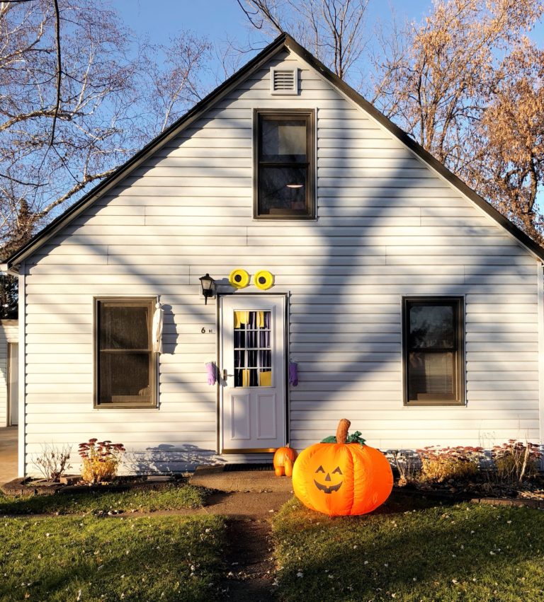 Cute Halloween yard